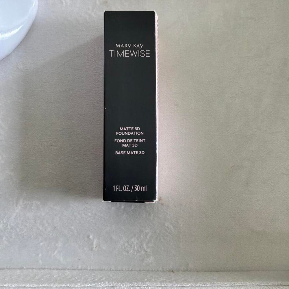 Mary Kay Matte Foundation Ivory C 100